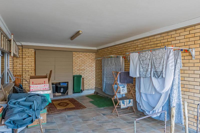 9 Bedroom Property for Sale in Outeniqua Strand Western Cape